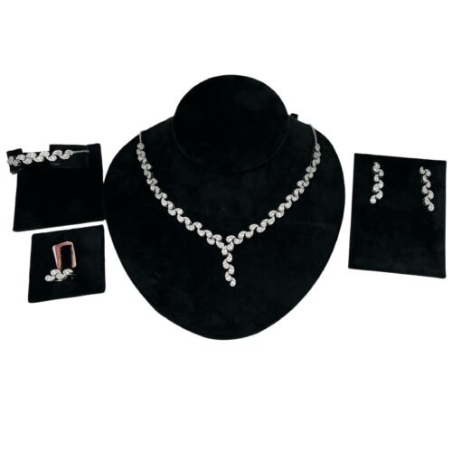 طقم ذهب عيار 18 الوزن 24.1 جرام