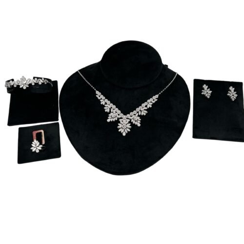 طقم ذهب عيار 18 الوزن 27.45 جرام