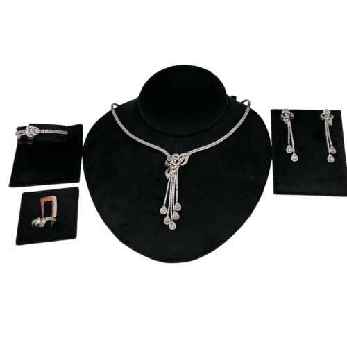 طقم ذهب عيار 18 الوزن 53.9 جرام