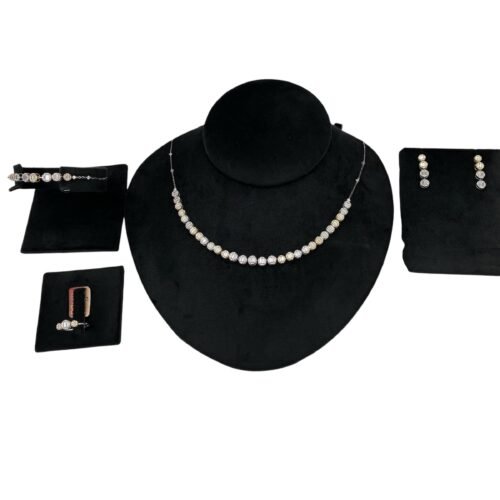 طقم ذهب عيار 18 الوزن 13.9 جرام