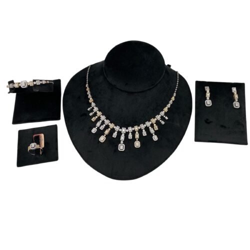 طقم ذهب عيار 18 الوزن 30 جرام