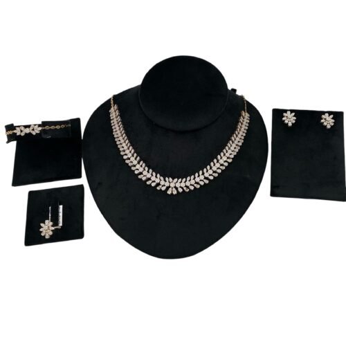 طقم ذهب عيار 18 الوزن 32.08 جرام