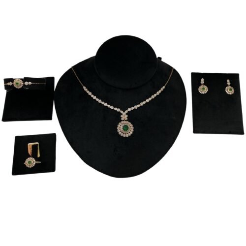 طقم ذهب عيار 18 الوزن 21.75 جرام