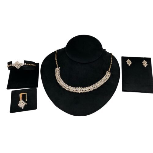 طقم ذهب عيار 18 الوزن 35 جرام