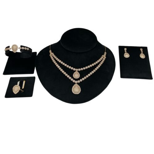 طقم ذهب عيار 18 الوزن 40 جرام