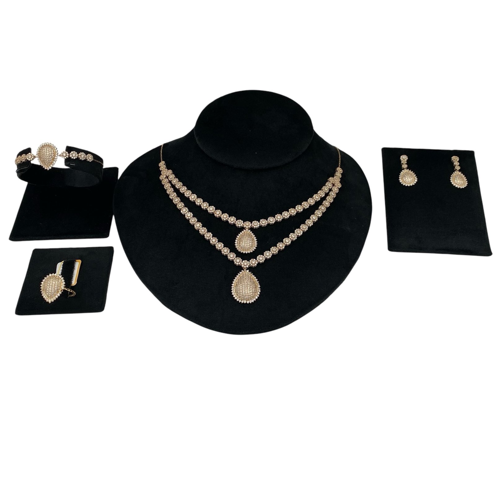 طقم ذهب عيار 18 الوزن 40 جرام