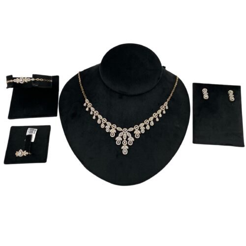 طقم ذهب عيار 18 الوزن 25.37 جرام