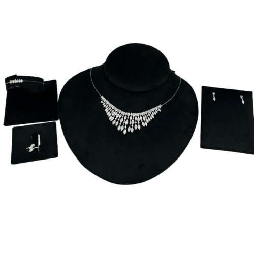 طقم ذهب عيار 18 الوزن 11.28 جرام