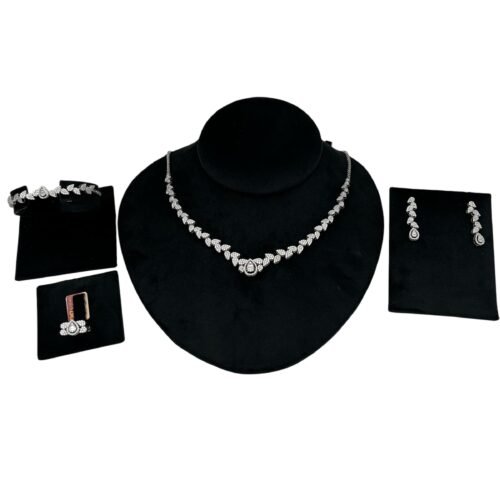 طقم ذهب عيار 18 الوزن 24.24 جرام