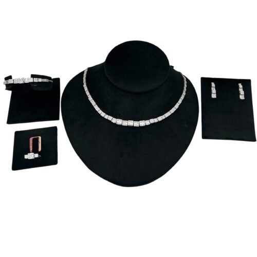 طقم ذهب عيار 18 الوزن 22.45 جرام