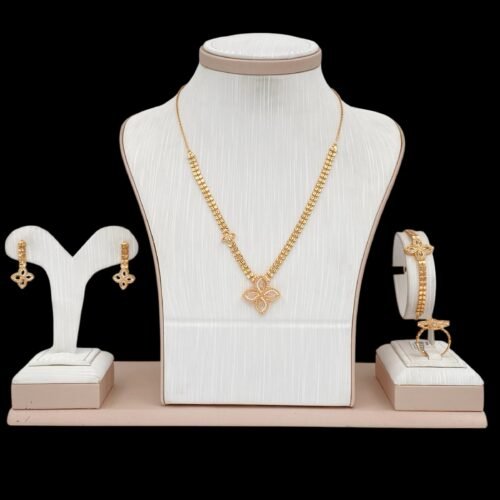 طقم روبرتو كوين ذهب عيار 21 الوزن 20.2 جرام