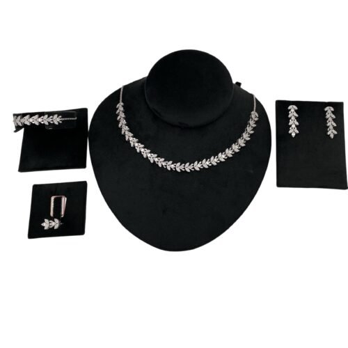 طقم ذهب عيار 18 الوزن 25.43 جرام