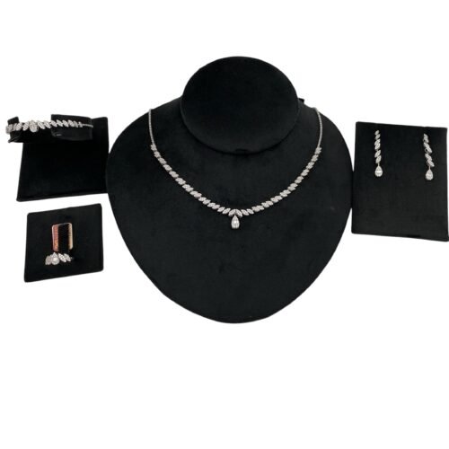 طقم ذهب عيار 18 الوزن 19.6 جرام