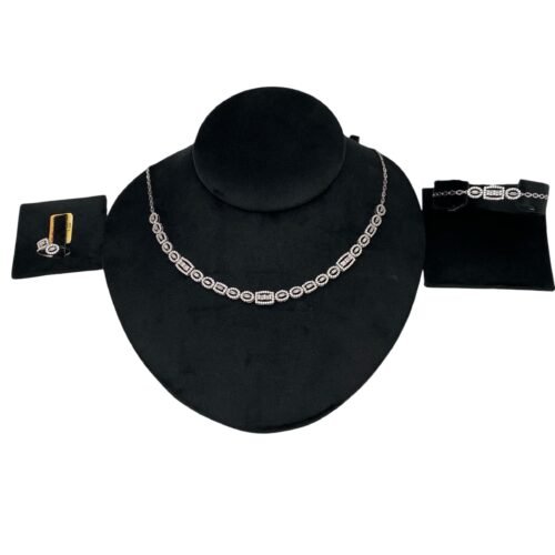 نصف طقم ذهب عيار 18 الوزن 14.95 جرام