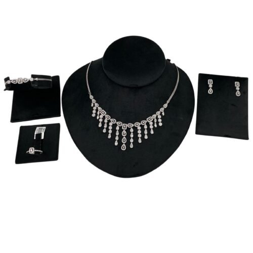 طقم ذهب عيار 18 الوزن 25.37 جرام