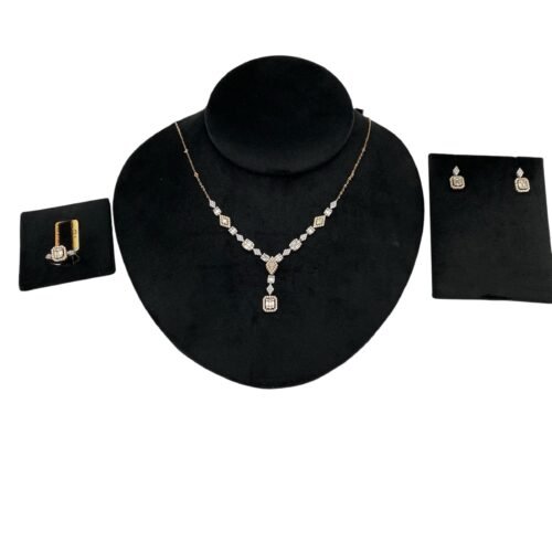 طقم ذهب عيار 18 الوزن 8.59 جرام