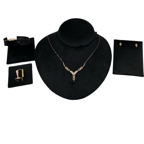 طقم ذهب عيار 18 الوزن 5.45 جرام