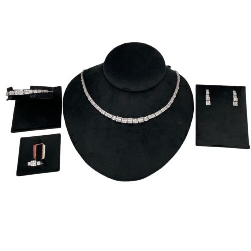 طقم ذهب عيار 18 الوزن 22.28 جرام