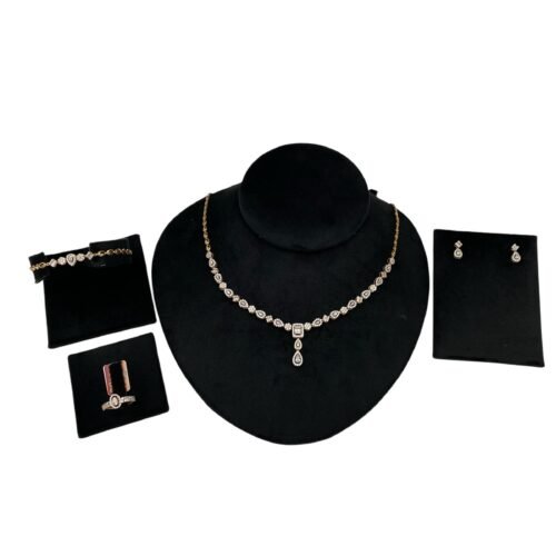 طقم ذهب عيار 18 الوزن 18.78 جرام