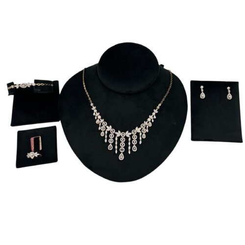 طقم ذهب عيار 18 الوزن 23.36 جرام