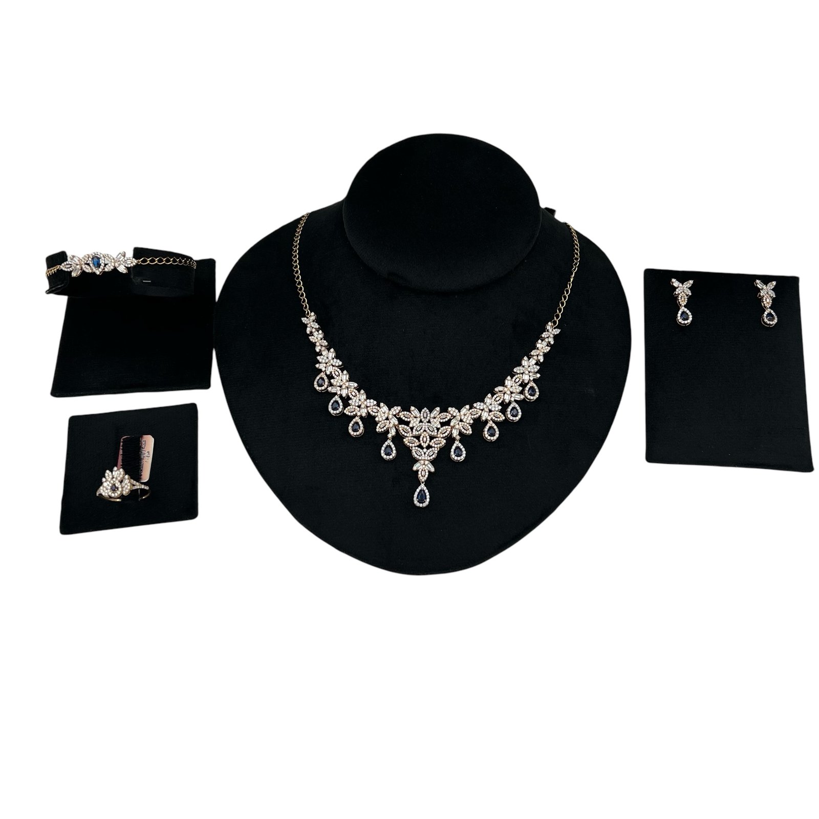 طقم ذهب عيار 18 الوزن 27.73 جرام