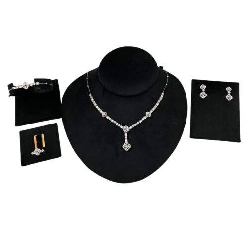 طقم ذهب عيار 18 الوزن 14.65 جرام