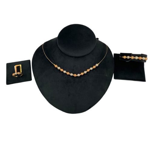 نصف طقم ذهب عيار 18 الوزن 15.5 جرام