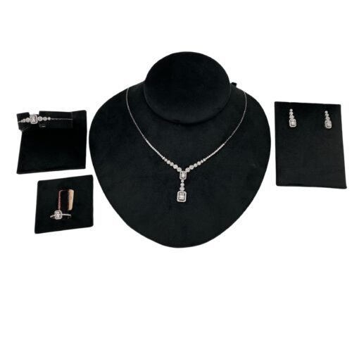 طقم ذهب عيار 18 الوزن 10.1 جرام