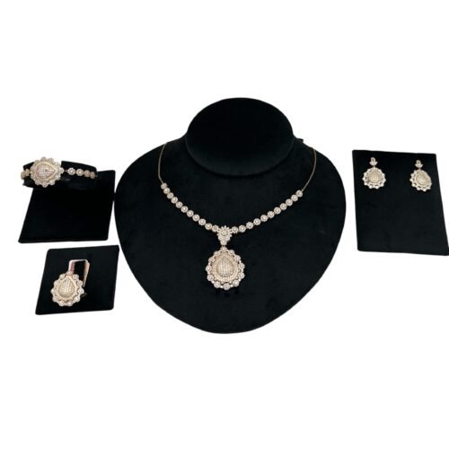 طقم ذهب عيار 18 الوزن 34.71 جرام