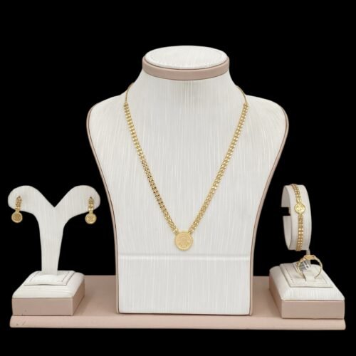 طقم ذهب عيار 18 الوزن 15.62 جرام