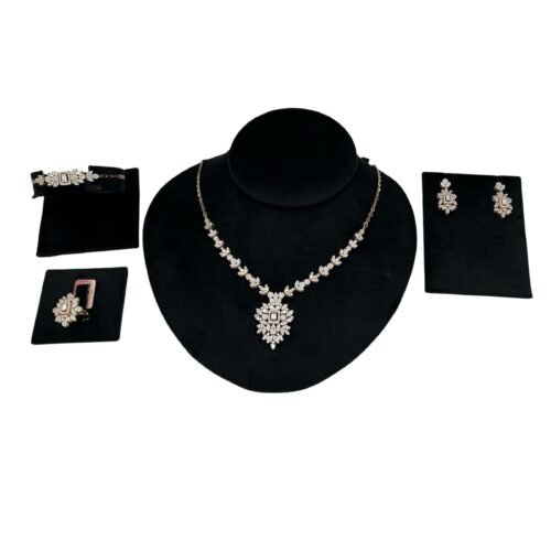 طقم ذهب عيار 18 الوزن 29.66 جرام