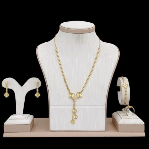 طقم ذهب عيار 18 الوزن 18.66 جرام