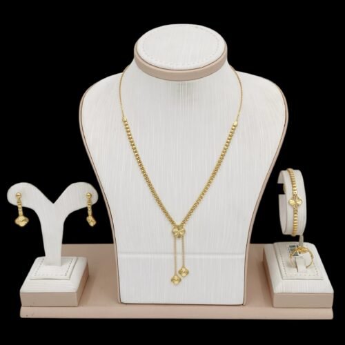 طقم ذهب عيار 18 الوزن 18.53 جرام