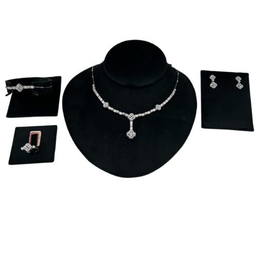 طقم ذهب عيار 18 الوزن 14.65 جرام