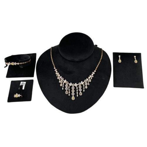 طقم ذهب عيار 18 الوزن 23.23 جرام