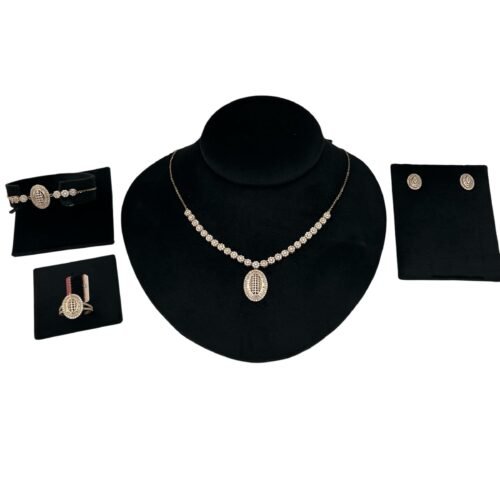 طقم ذهب عيار 18 الوزن 23.5 جرام