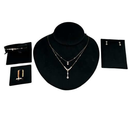 طقم ذهب عيار 18 الوزن 6.41 جرام