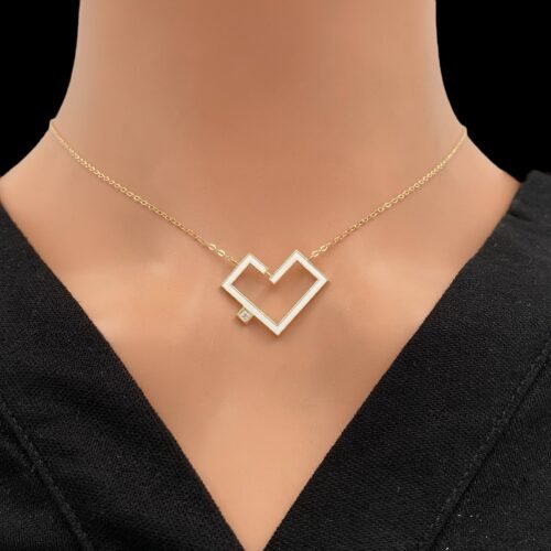 عقد ذهب عيار 18 الوزن 2.31 جرام