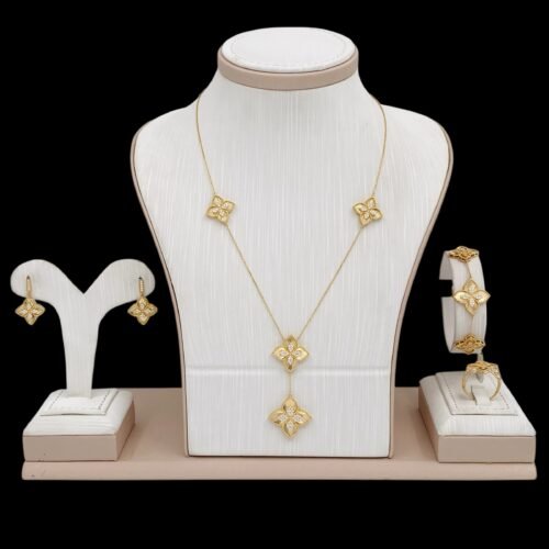 طقم روبرتو كوين ذهب عيار 18 الوزن 22.1 جرام