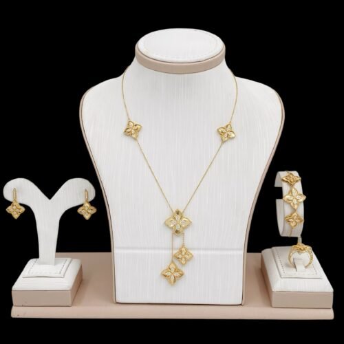 طقم روبرتو كوين ذهب عيار 18 الوزن 23.43 جرام