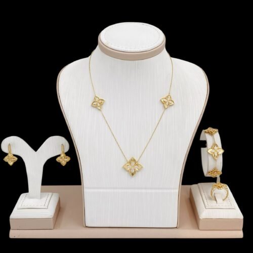 طقم روبرتو كوين ذهب عيار 18 الوزن 19.93 جرام