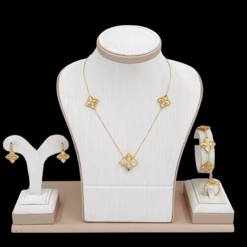 طقم روبرتو كوين ذهب عيار 18 الوزن 20.27 جرام