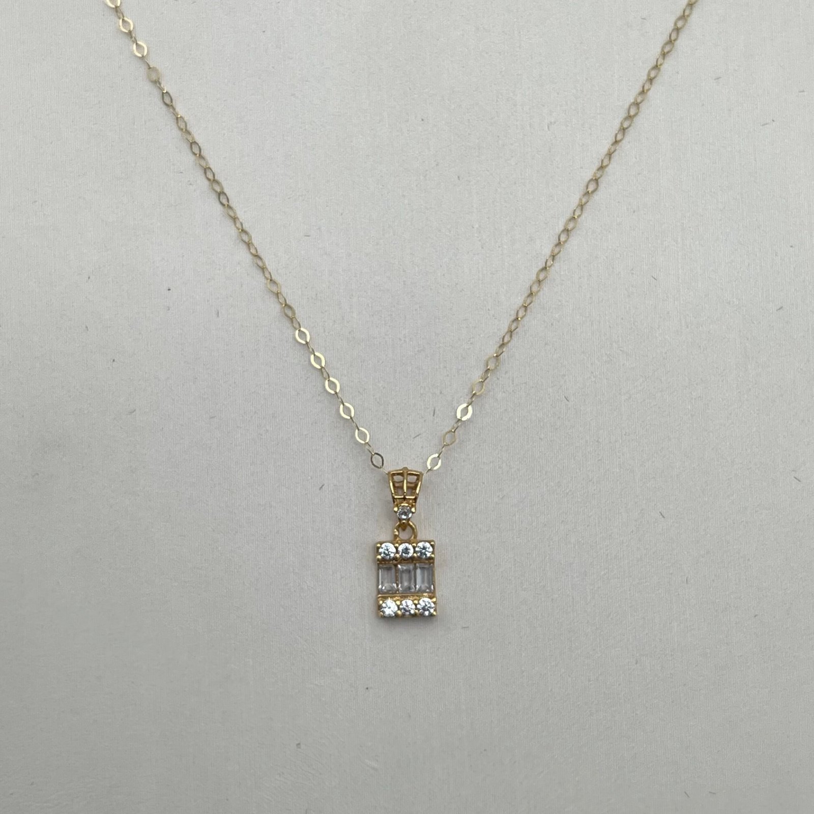 نصف طقم ذهب مواليد عيار 18 الوزن 1.76 جرام 2 نصف طقم ذهب مواليد عيار 18 الوزن 1.76 جرام - الصورة 2