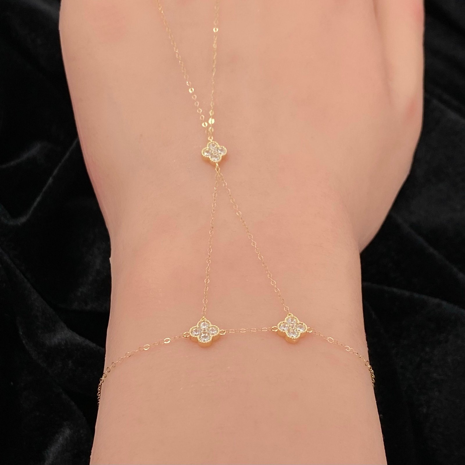 كف ذهب عيار 18 الوزن 1.05 جرام 2 كف ذهب عيار 18 الوزن 1.05 جرام - الصورة 2