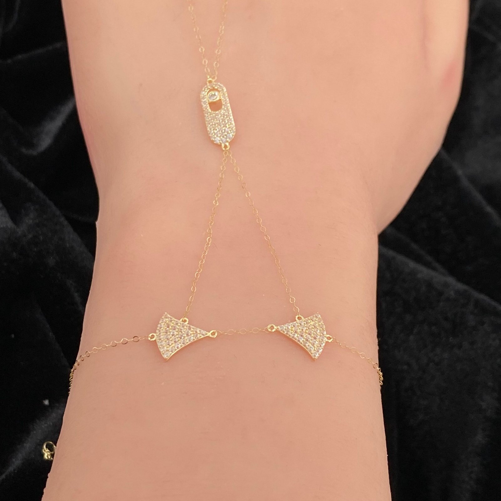 كف ذهب عيار 18 الوزن 1.18 جرام 2 كف ذهب عيار 18 الوزن 1.18 جرام - الصورة 2