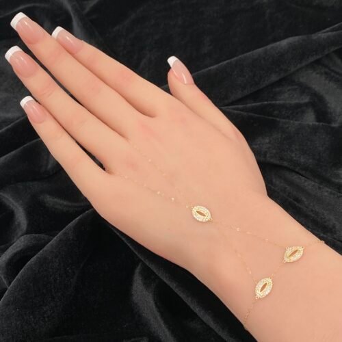 كف ذهب عيار 18 وزن 1.34 جرام تصميم عصري راقي يناسب جميع الأذواق والمناسبات من معارض قمة زاوية الشفاء للذهب والمجوهرات بالرياض