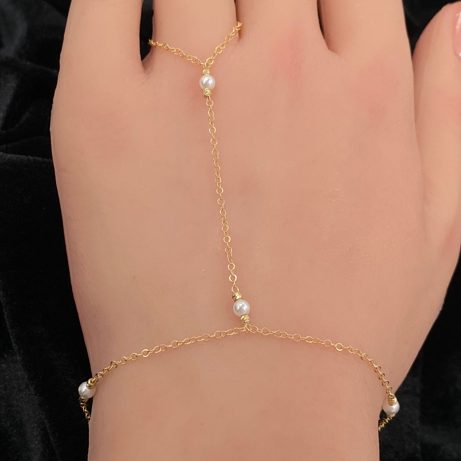 كف ذهب عيار 18 الوزن 1.4 جرام 2 كف ذهب عيار 18 الوزن 1.4 جرام - الصورة 2