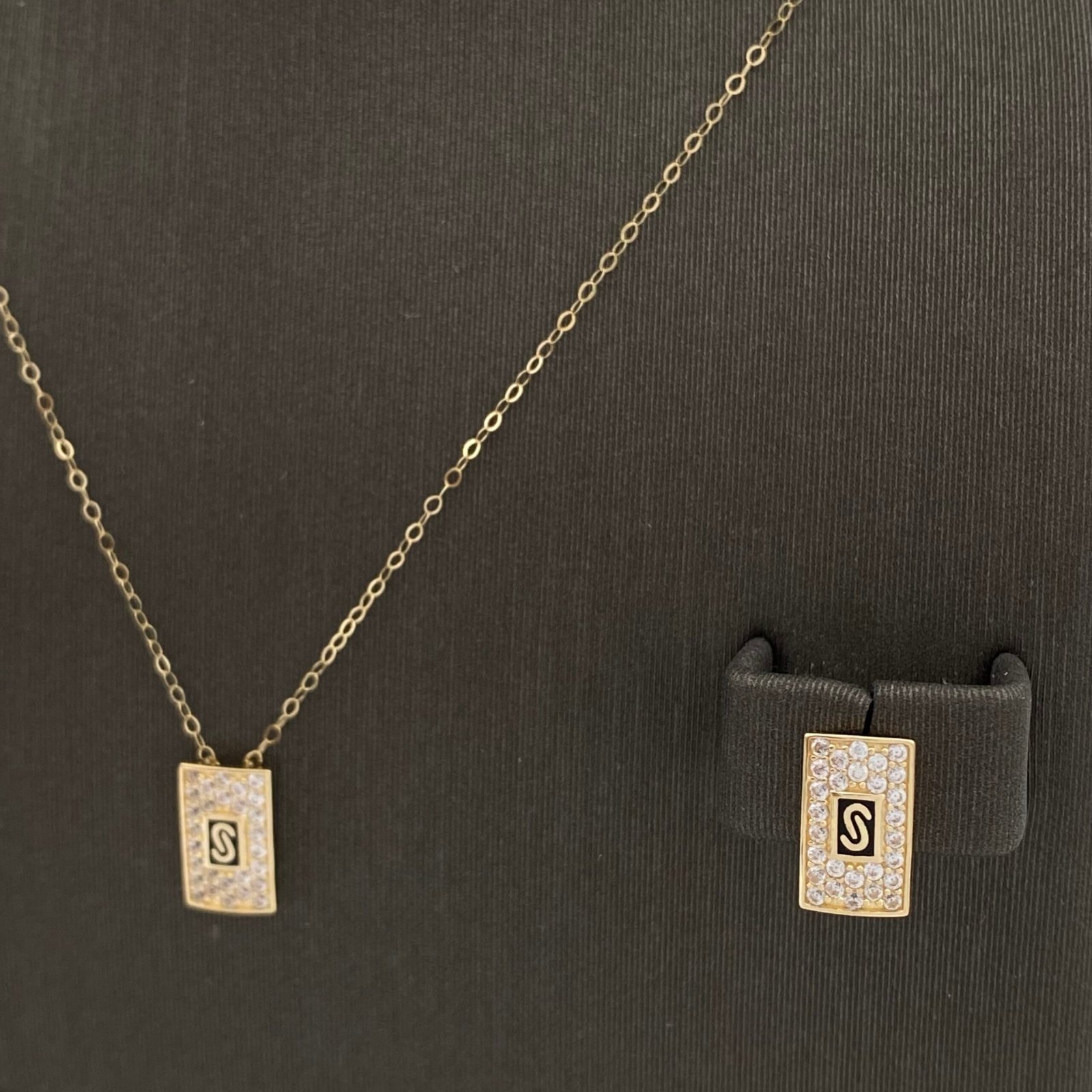 نصف طقم مواليد ذهب عيار 18 الوزن 2.23 جرام 3 نصف طقم مواليد ذهب عيار 18 الوزن 2.23 جرام - الصورة 3