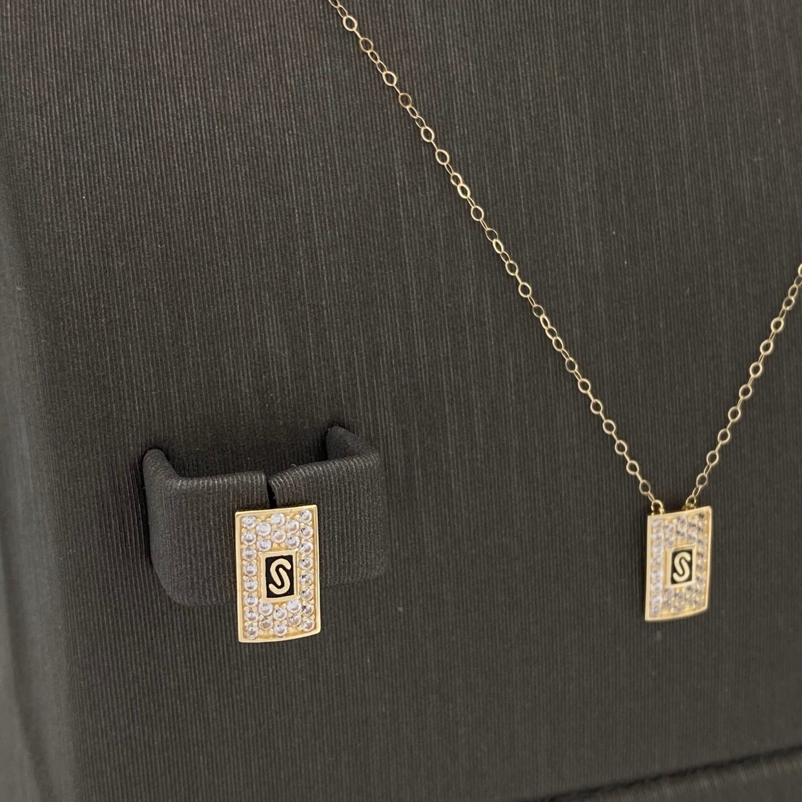 نصف طقم مواليد ذهب عيار 18 الوزن 2.23 جرام 4 نصف طقم مواليد ذهب عيار 18 الوزن 2.23 جرام - الصورة 4