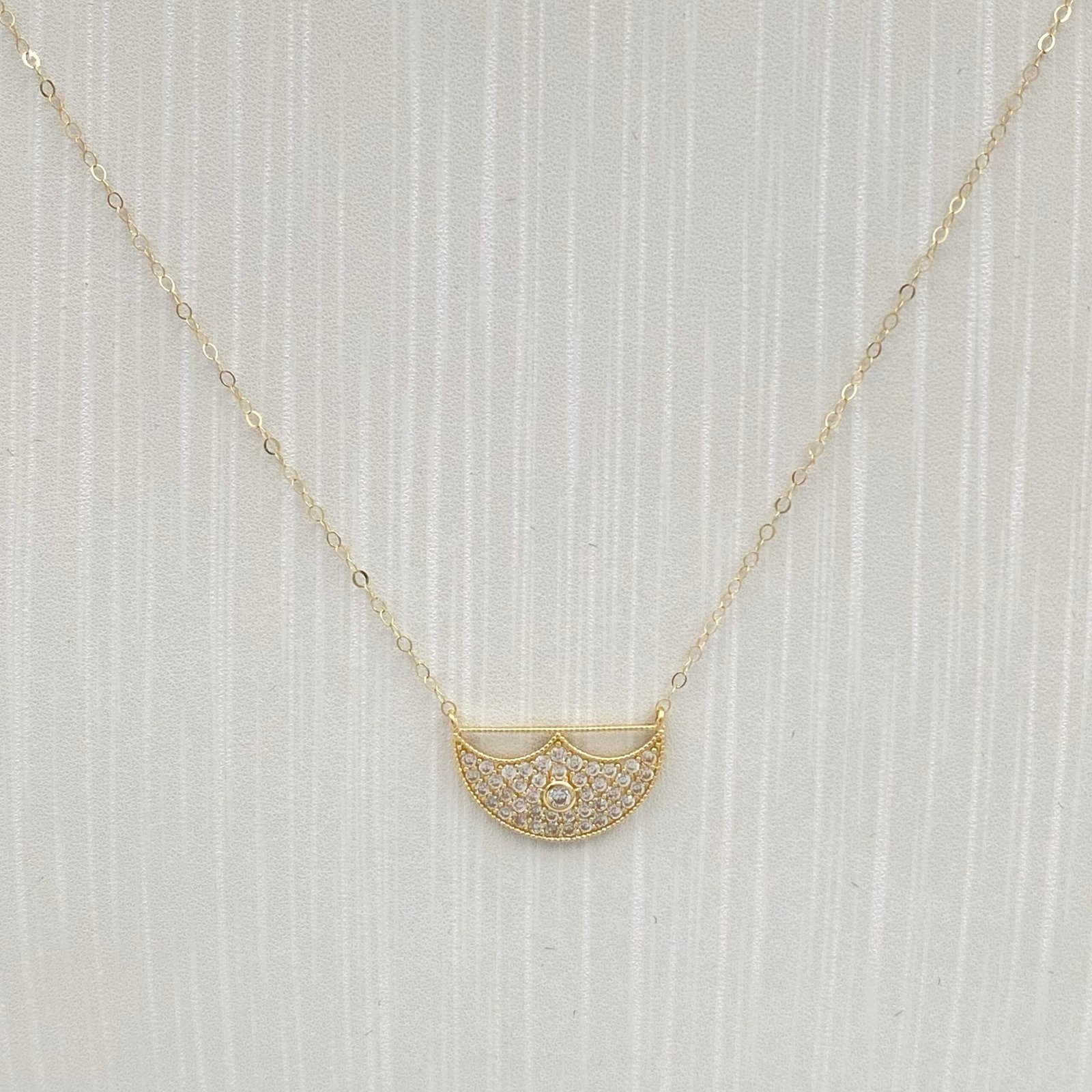 طقم ذهب عيار 18 الوزن 2.77 جرام 2 طقم ذهب عيار 18 الوزن 2.77 جرام - الصورة 2